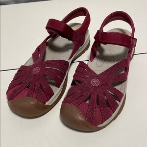 Keen Burgundy Open-Toe Sandals excellent condition